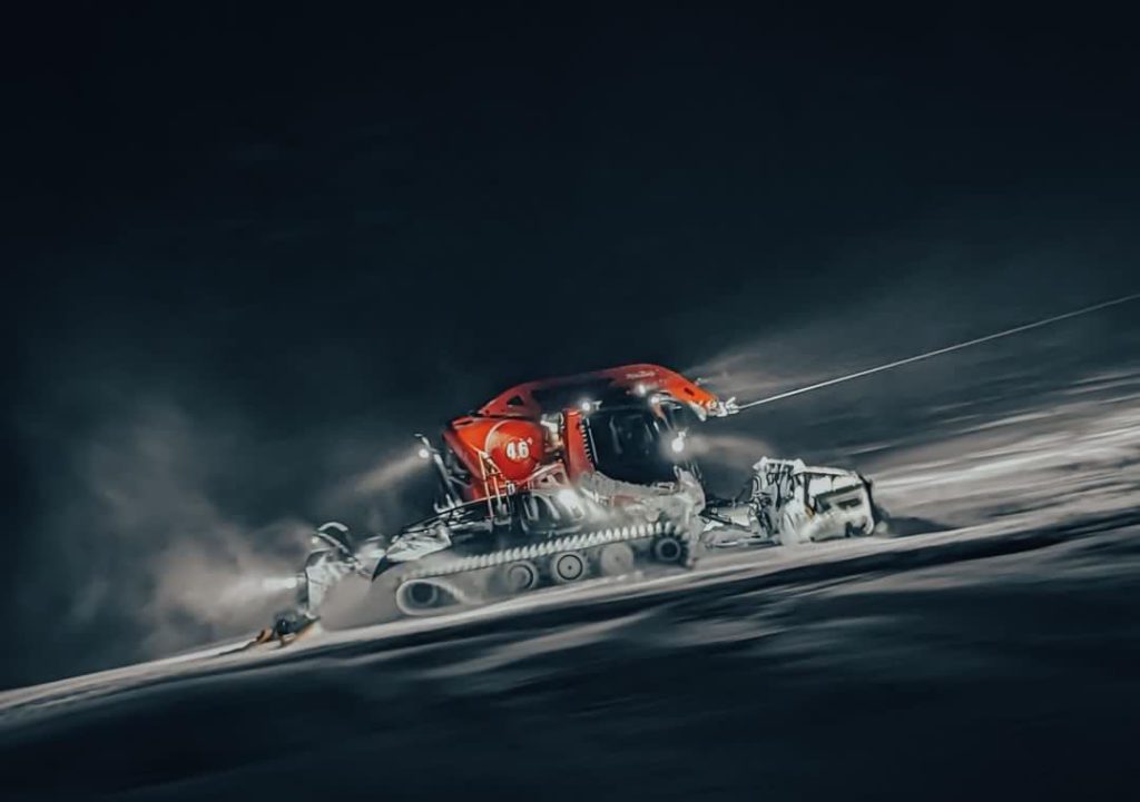 A winch cat in a storm at Palisades
