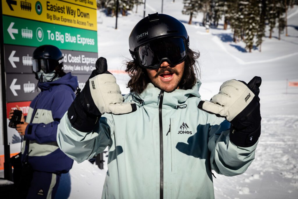 Tavo Sadeg throwing up shakas 