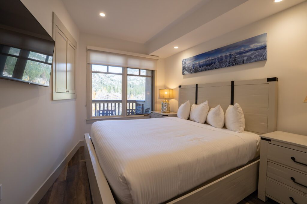 Lodging bedroom at Palisades Tahoe
